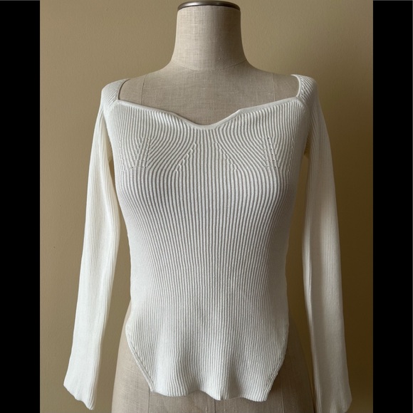 Top. Sweater. Blouse. - Picture 5 of 5